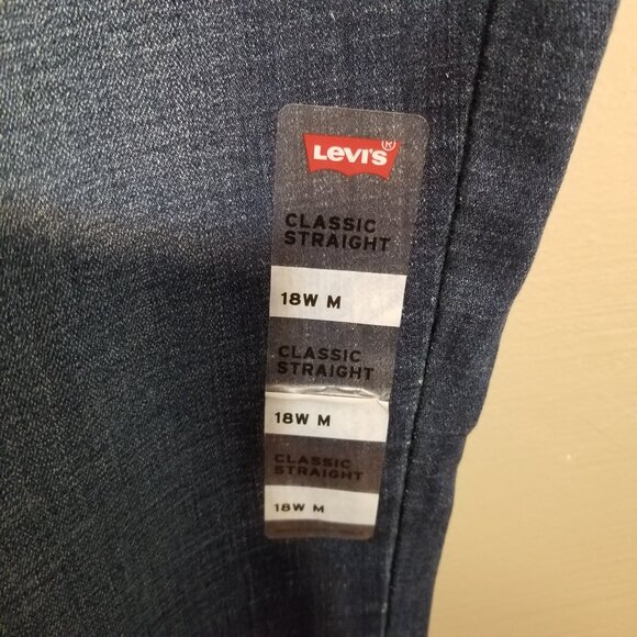NEW Levi Women's Classic Straight Mid Rise Dark Wash Jeans, 18W - Picture 6 of 9